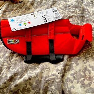 Best item ever to have for your pup! A life vest, so genius! We ♥️our pets! Med